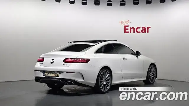 Mercedes-Benz E-Class 2021 — Photo 2/20