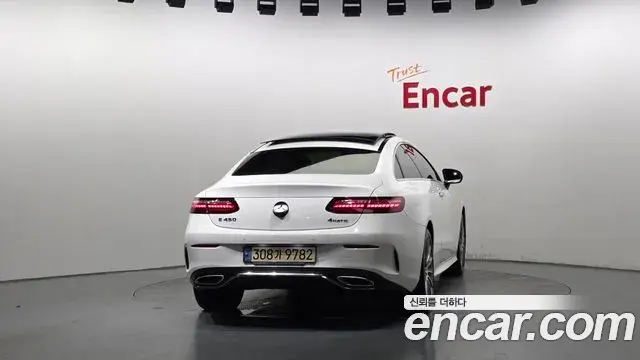 Mercedes-Benz E-Class 2021 — Photo 4/20