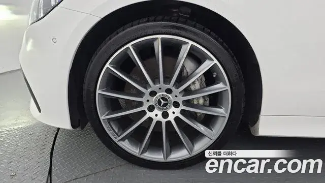 Mercedes-Benz E-Class 2021 — Photo 5/20
