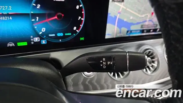 Mercedes-Benz E-Class 2021 — Photo 9/20
