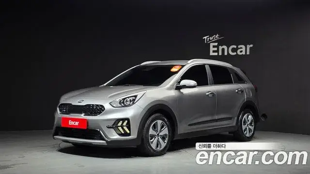 Kia Niro 2021 — Фото 1/20
