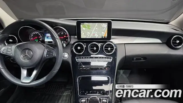 Mercedes-Benz C-Class 2018 — Photo 8/20