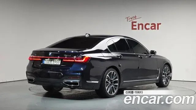 BMW 7 Series 2021 — Photo 2/20