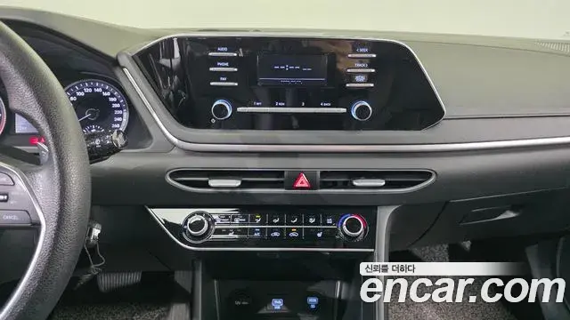 Hyundai Sonata Hybrid 2019 — Photo 17/30
