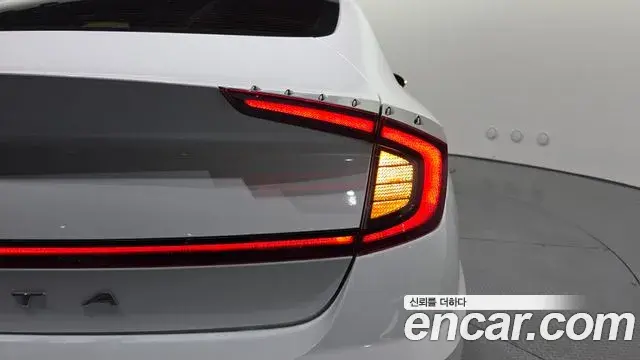Hyundai Sonata Hybrid 2019 — Photo 15/30