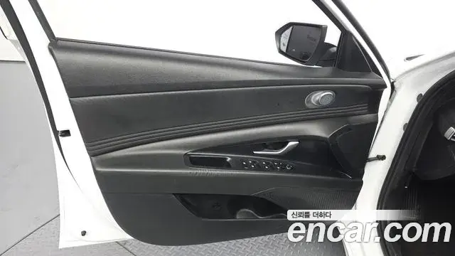 Hyundai The New Avante Hybrid 2022 — Photo 16/30