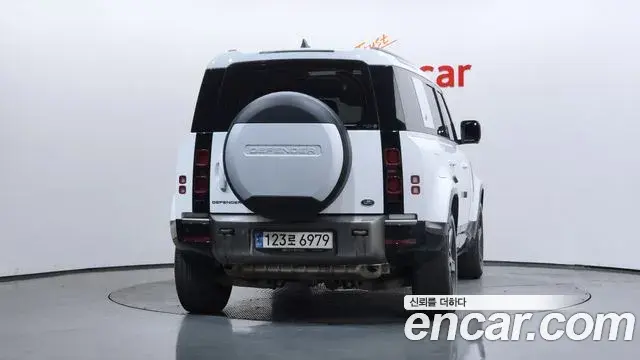 Land Rover Defender 2021 — Photo 3/20