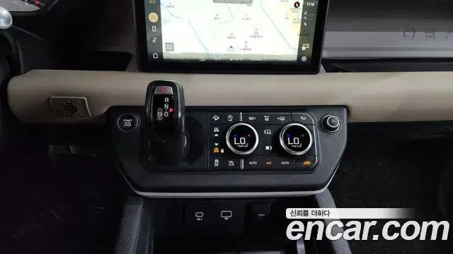 Land Rover Defender 2021 — Photo 8/20