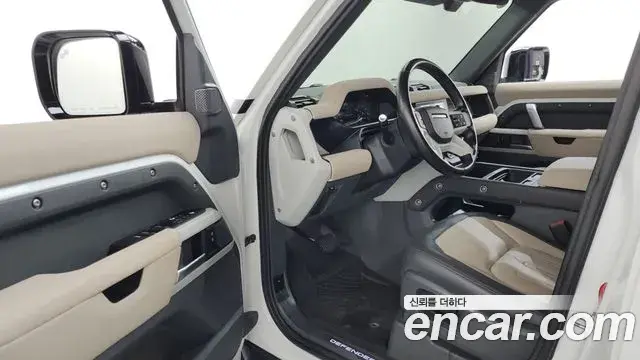 Land Rover Defender 2021 — Photo 9/20