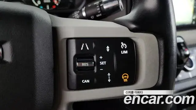 Land Rover Defender 2021 — Photo 19/20