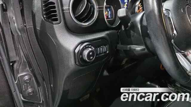 Jeep Wrangler 2020 — Photo 18/20