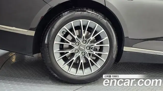 Genesis Electrified G80 2022 — Photo 5/20