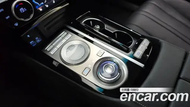 Genesis Electrified G80 2022 — Photo 9/20