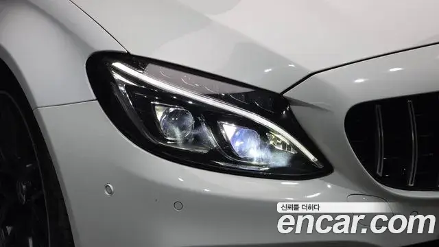 Mercedes-Benz C-Class 2018 — Şəkil 29/31