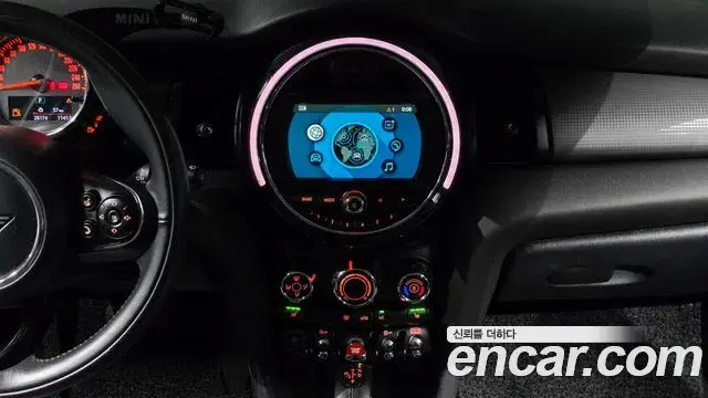Mini Cooper 2019 — Photo 15/20