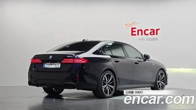 BMW 5 Series 2025 — Photo 2/20