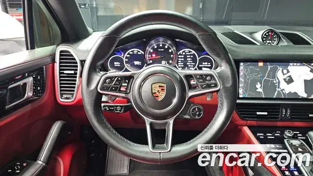 Porsche Cayenne 2020 — Photo 13/20
