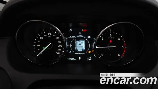 Land Rover Discovery Sport 2019 — Photo 18/33