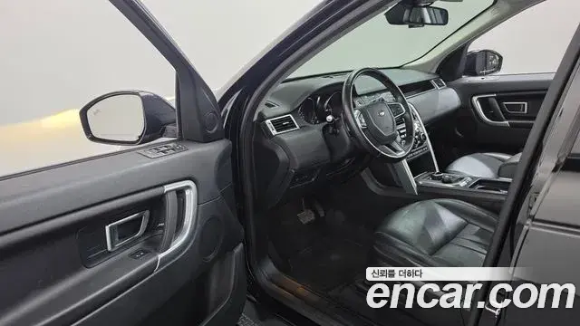 Land Rover Discovery Sport 2019 — Photo 30/33