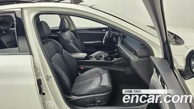 Kia K5 2023 — Photo 9/32