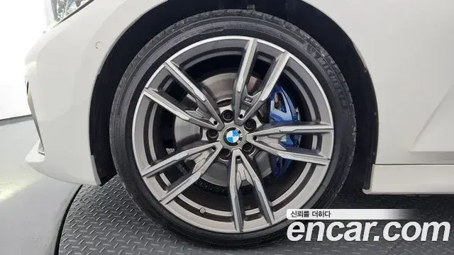 BMW 3 Series 2020 — Photo 29/36