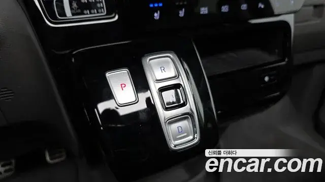 Hyundai Staria 2022 — Photo 9/20