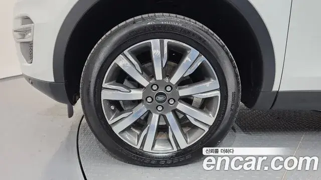 Land Rover Discovery Sport 2018 — ფოტო 25/30