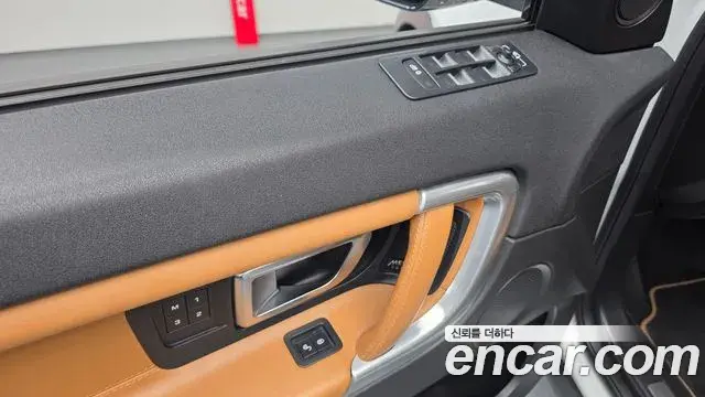 Land Rover Discovery Sport 2018 — ფოტო 18/30