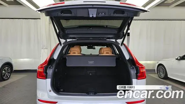Volvo XC60 2023 — Şəkil 15/20