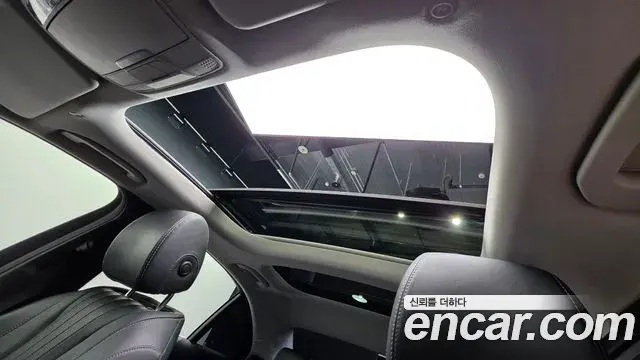 Mercedes-Benz E-Class 2019 — Photo 9/34