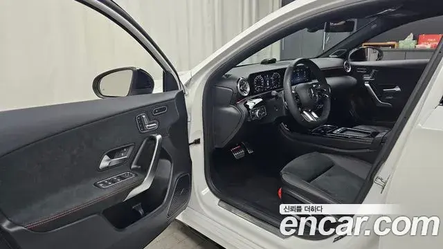 Mercedes-Benz A-Class 2025 — Photo 10/20