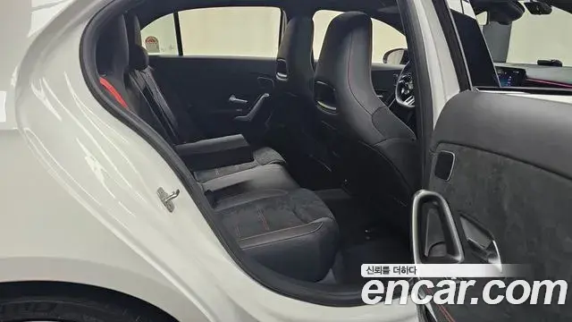 Mercedes-Benz A-Class 2025 — Photo 11/20