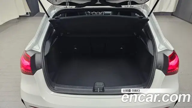 Mercedes-Benz A-Class 2025 — Photo 17/20