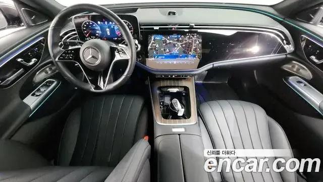 Mercedes-Benz E-Class 2024 — Photo 7/20