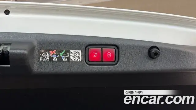 Mercedes-Benz E-Class 2025 — Photo 18/20