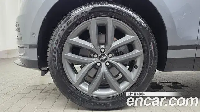 Land Rover Range Rover Velar 2025 — Photo 5/20