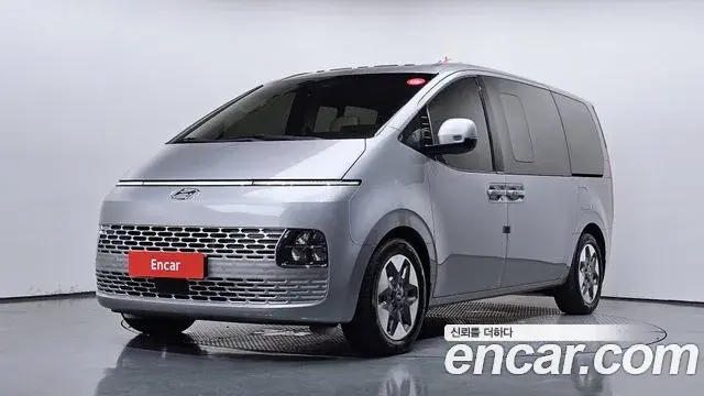 Hyundai Staria 2023 — Photo 1/20