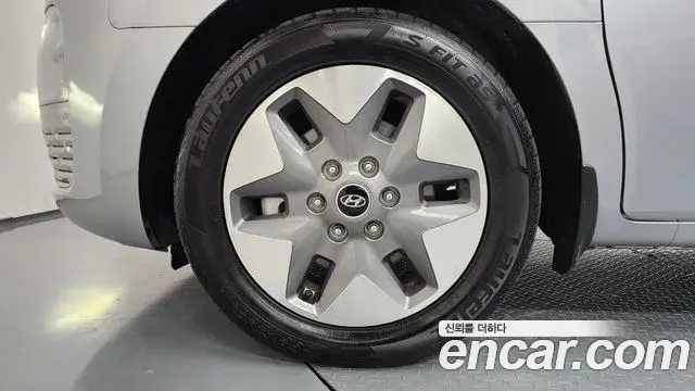 Hyundai Staria 2023 — Photo 5/20