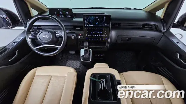 Hyundai Staria 2023 — Photo 7/20