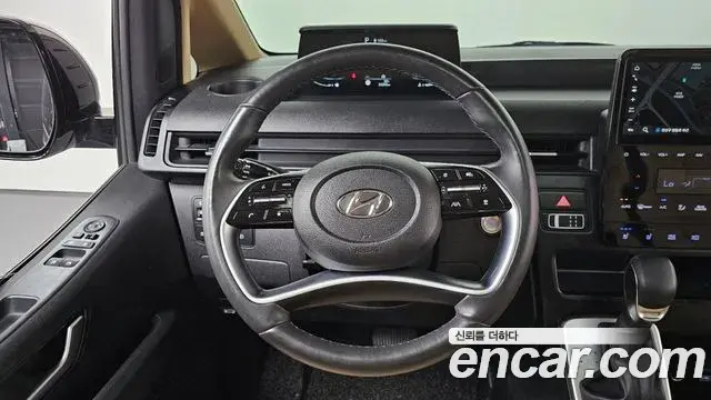 Hyundai Staria 2023 — Photo 13/20
