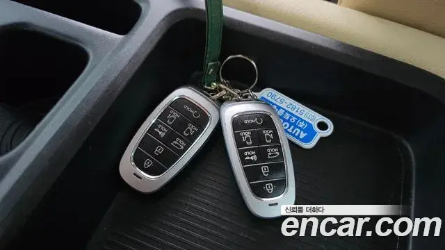 Hyundai Staria 2023 — Photo 16/20
