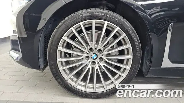 BMW 7 Series 2021 — ფოტო 28/41