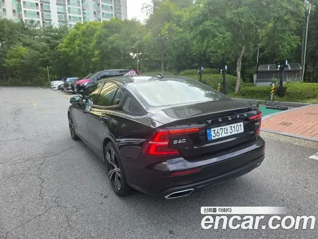 Volvo S60 2019 — Photo 8/11