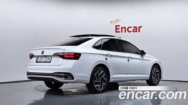 Volkswagen Jetta 2023 — Şəkil 34/35