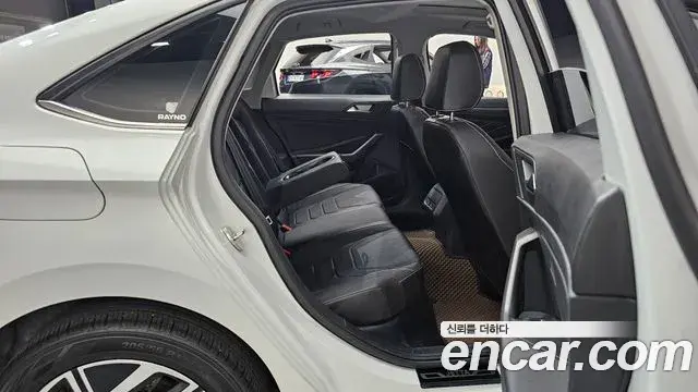 Volkswagen Jetta 2023 — Şəkil 31/35