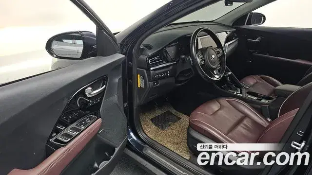 Kia Niro 2019 — Фото 10/20