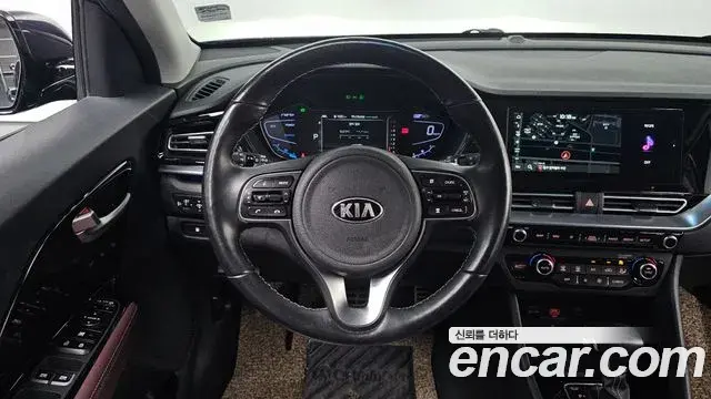 Kia Niro 2019 — Фото 12/20