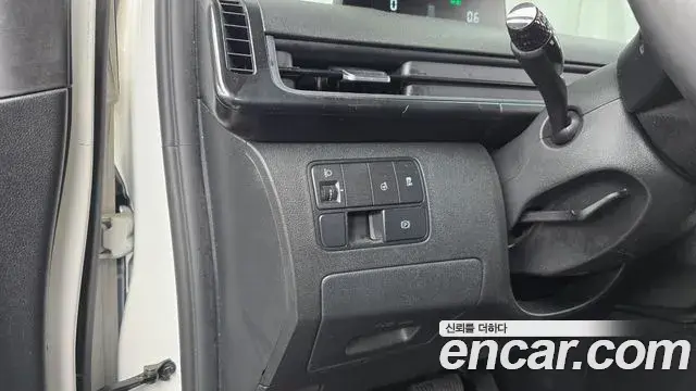 Hyundai Staria 2023 — Şəkil 16/20