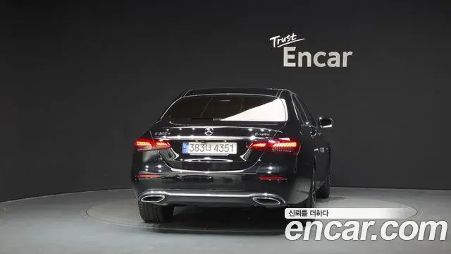 Mercedes-Benz E-Class 2021 — Фото 4/20