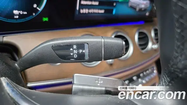 Mercedes-Benz E-Class 2021 — Фото 9/20